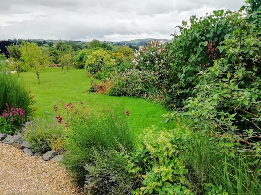 Country Home With Gardens Newtown  Exterior foto