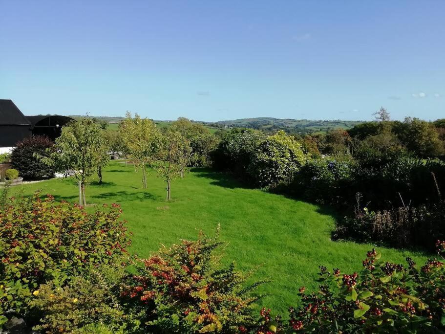 Country Home With Gardens Newtown  Exterior foto