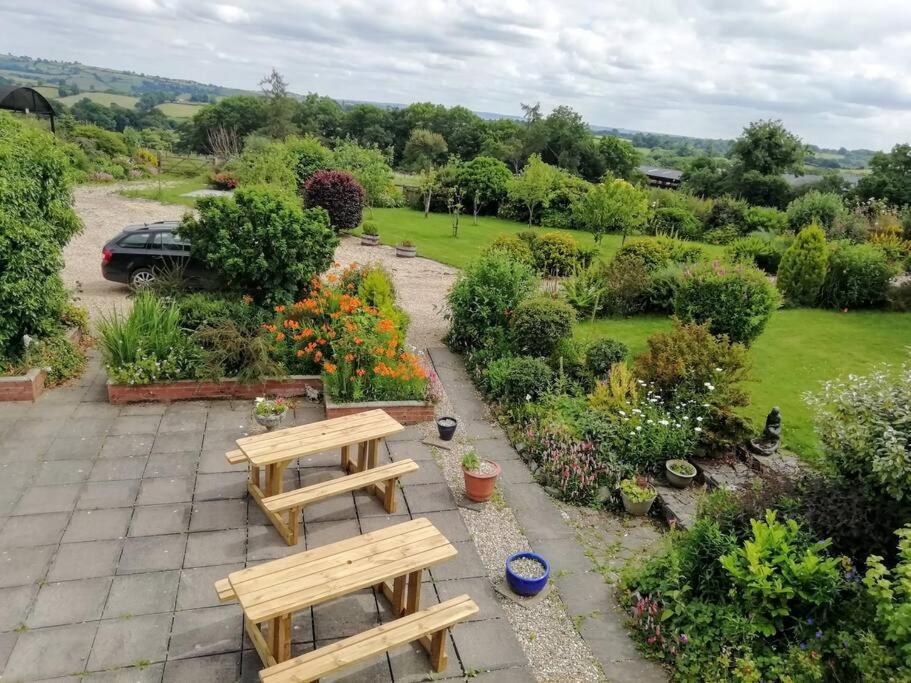 Country Home With Gardens Newtown  Exterior foto